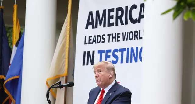 Mascherine a Casa Bianca, tranne a Trump