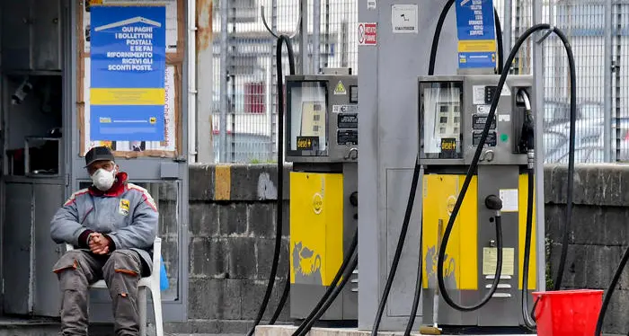 Benzinai: da stasera sciopero, impianti chiusi in autostrada