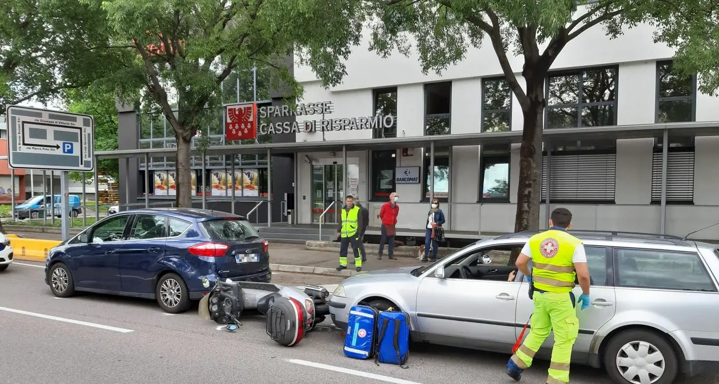 Bolzano, tamponamento in via Galvani: due feriti lievi