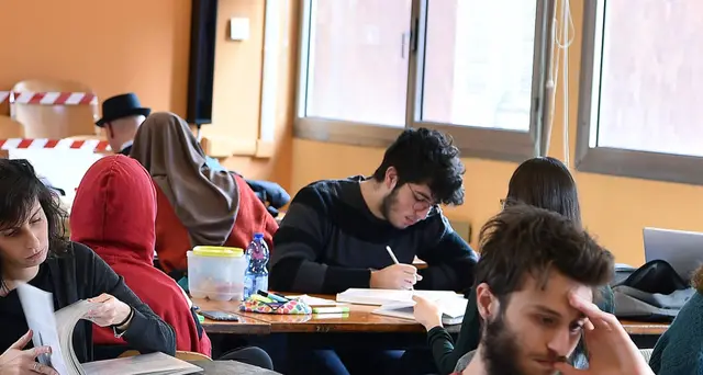 \"Niente studio all'estero per 300mila\"