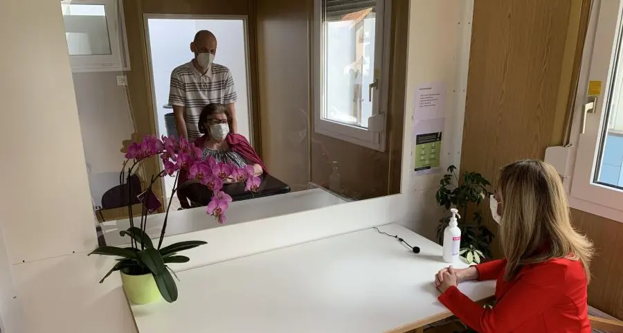 Da azienda altoatesina container con plexiglass per far incontrare ospiti Rsa e famiglie