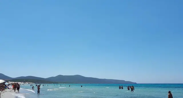 Spiagge aperte in Sardegna da oggi