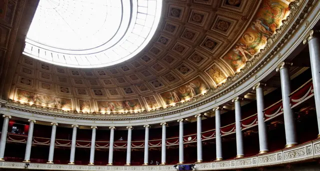 Partito Macron perde maggioranza in aula