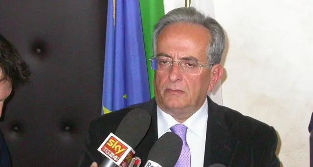 Corruzione,a domiciliari capo pm Taranto