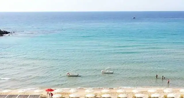 Sardegna, sì a bagni ma a distanza