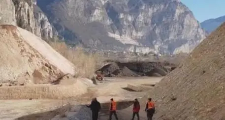 Discarica abusiva a Mezzocorona, otto indagati: c'è anche il sindaco