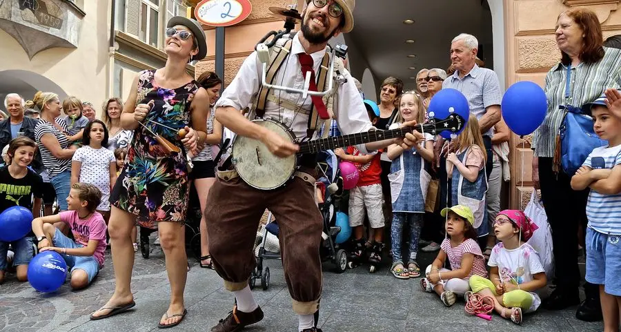 Artisti di strada, ignorato l’accorato appello