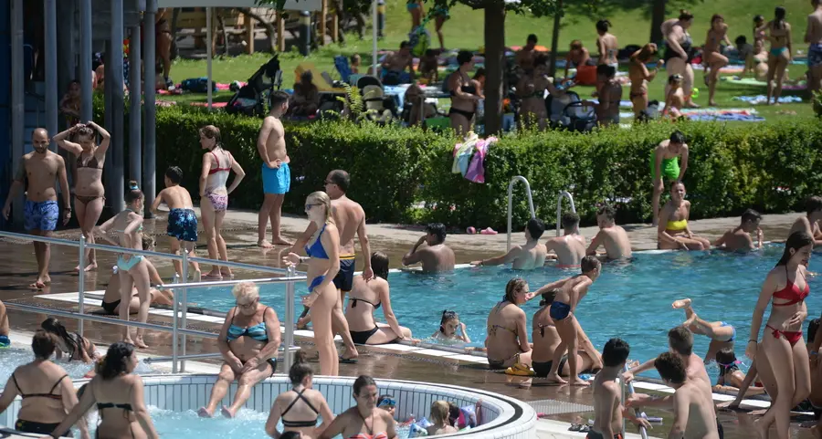 Lido di Bolzano: massimo 1.500 persone e in vasca 140 nuotatori