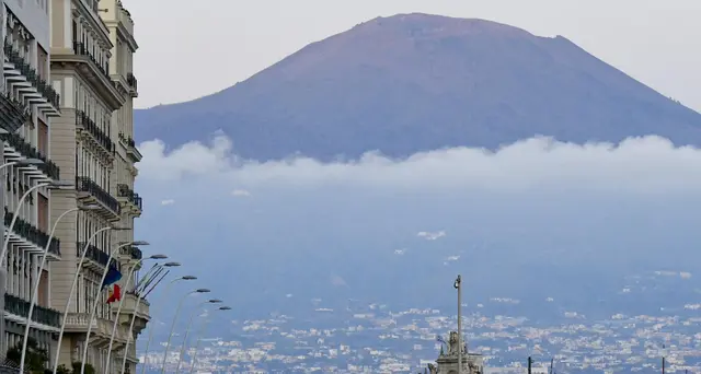 Napoli,lungomare bloccato,'notte follia'