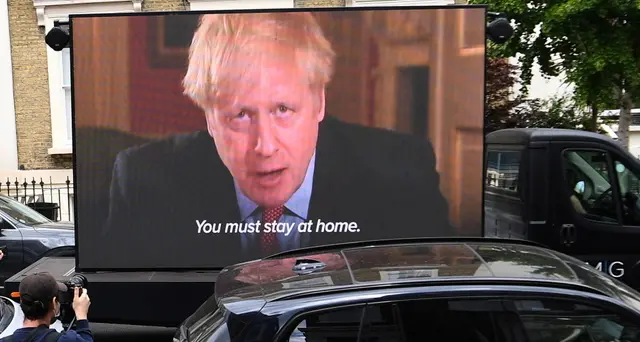 Johnson difende Cummings dagli attacchi