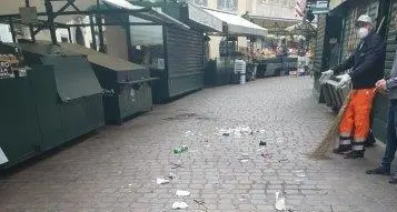 Piazza Erbe, la rabbia dei residenti: «È l’anarchia, servono più controlli»
