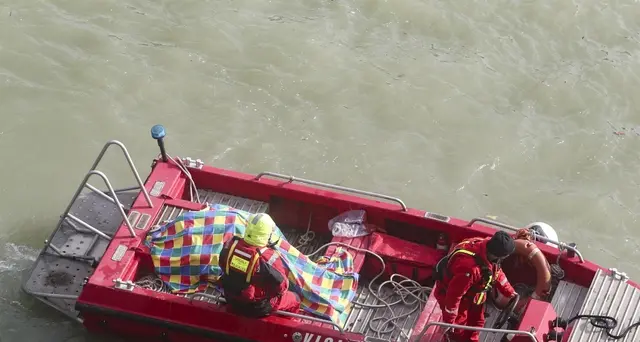 Roma,velivolo cade in Tevere.Un disperso