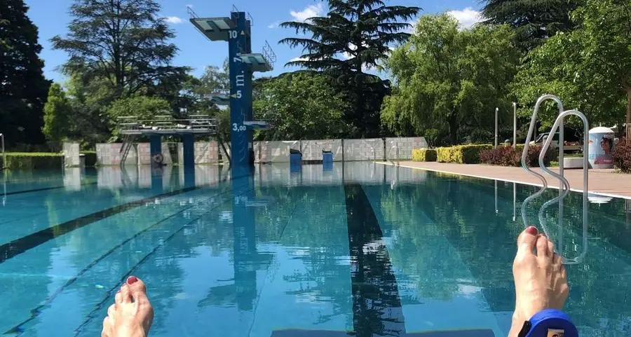 Lido, distanziati anche in acqua. Cabine, docce spogliatoi chiusi