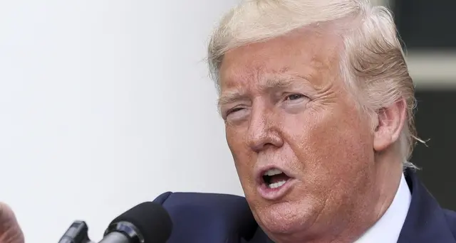 Twitter per prima volta smentisce Trump