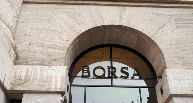 Borsa; Milano apre invariata