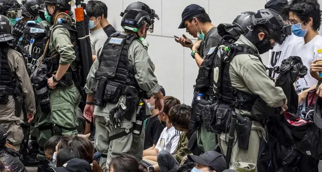 Hong Kong, 240 arresti per proteste