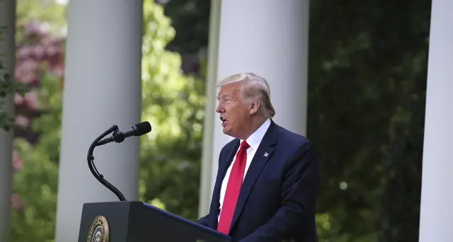 Trump minaccia di chiudere i social