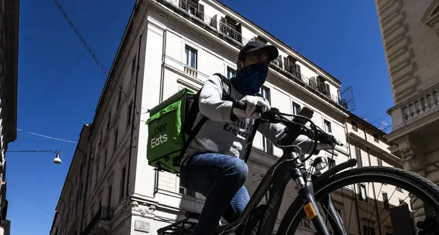 Uber commissariata, capolarato sui rider