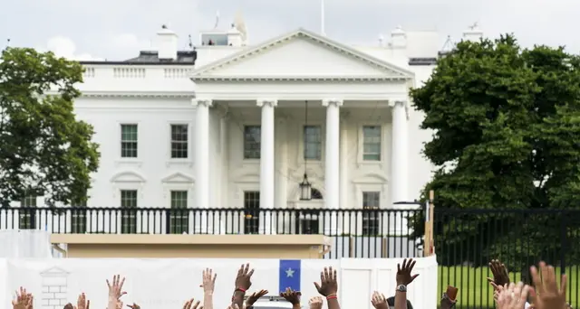 Proteste Washington, acqua contro agenti