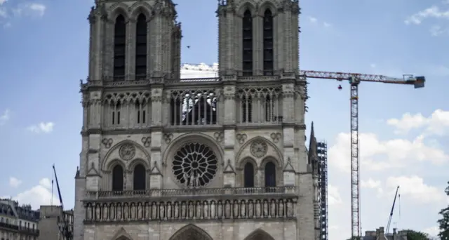 A Parigi riapre il sagrato di Notre-Dame