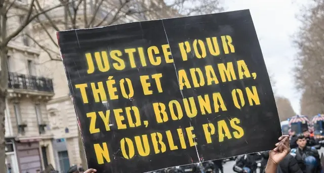 Francia, Adama Traorè morto per asfissia