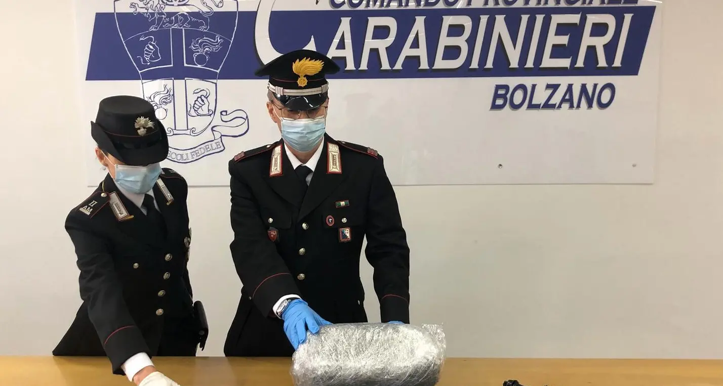 Due corrieri della droga in manette, \"traditi\" dal taxi
