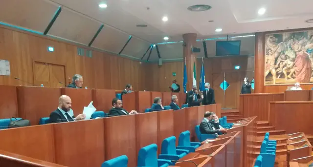 Calabria,Consiglio abroga norma vitalizi