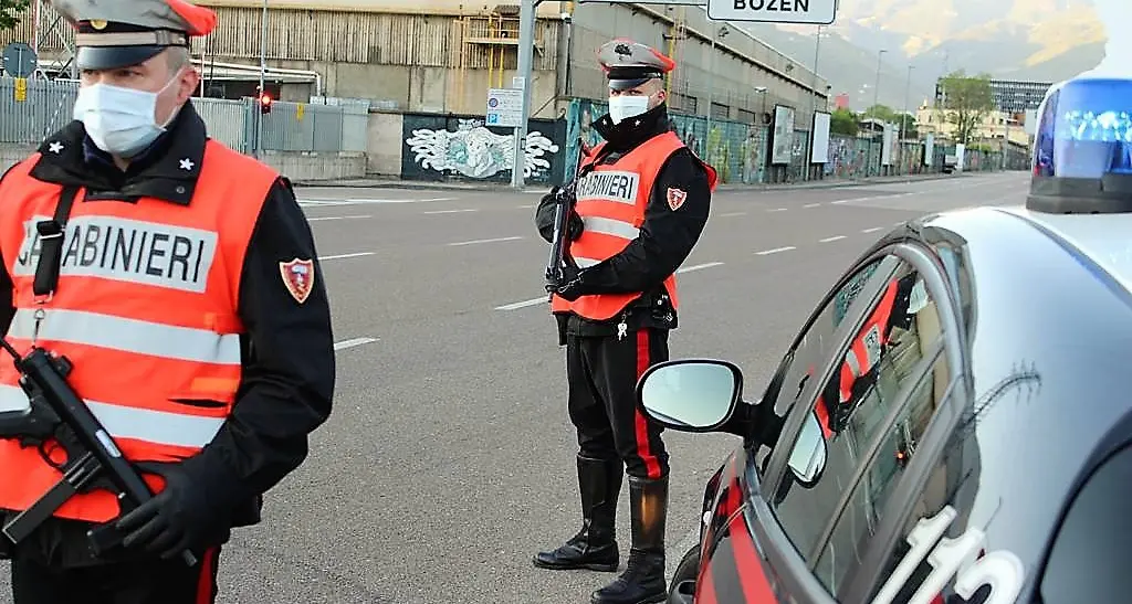 Furti, atti osceni e guida in stato di ebbrezza: sei denunce e un arresto
