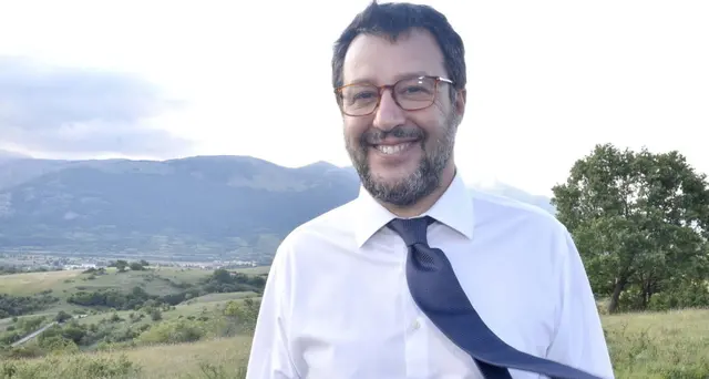 Salvini,bimbi in plexiglass? Una cazzata