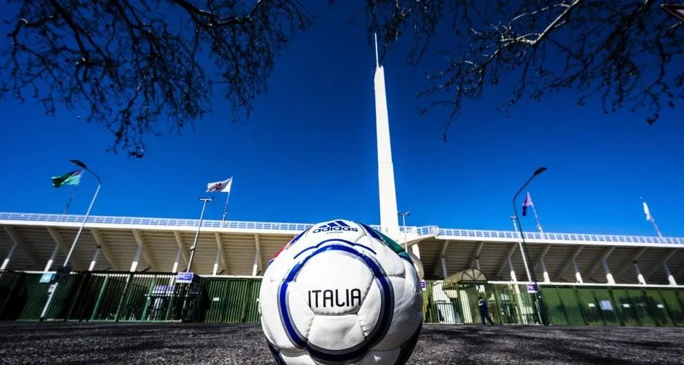 In Italia solo calcio, con il Covid ancora di più
