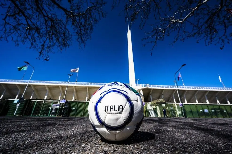 In Italia solo calcio, con il Covid ancora di più