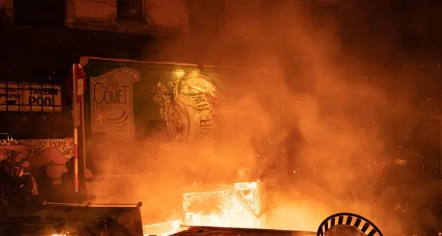 Membro Kkk contro manifestanti a Seattle