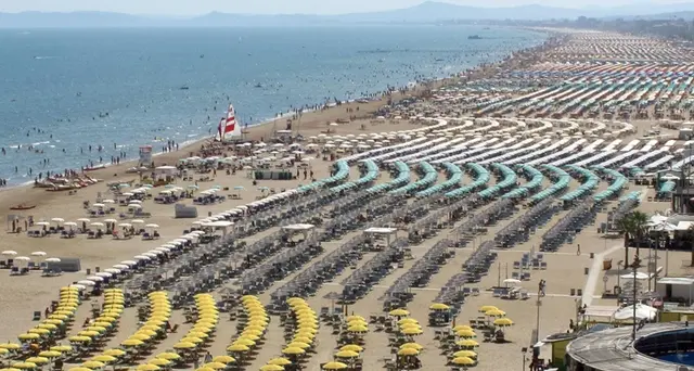 Covid spegne annunci in spiaggia Rimini