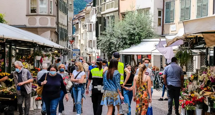 In Alto Adige mascherina obbligatoria solo sotto il metro di distanza dalle altre persone