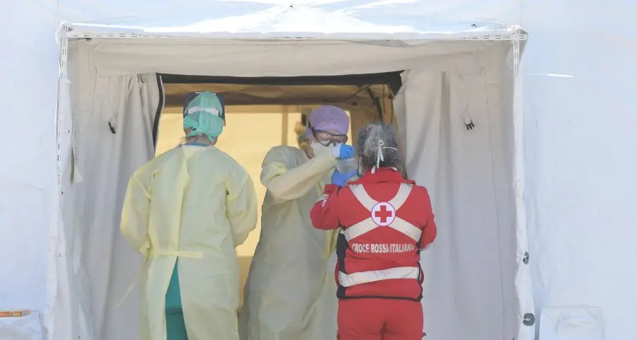 Coronavirus, non passa la mozione sul bonus ai lavoratori della sanità