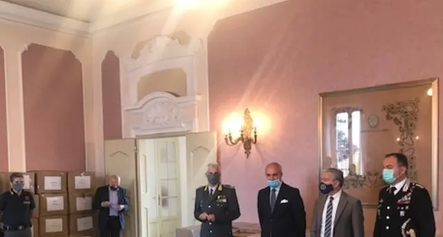 Mascherine sequestrate ora ai Comuni