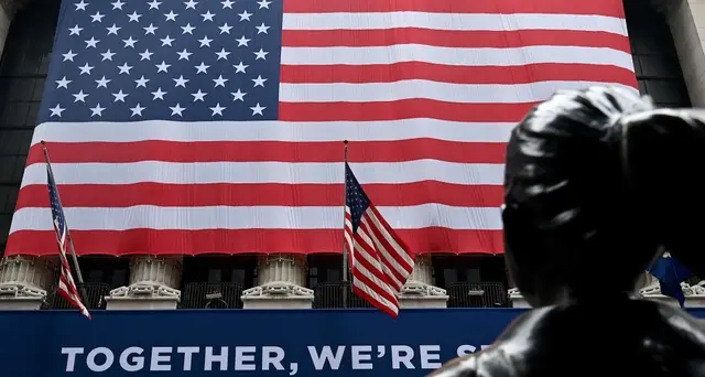 Wall Street affonda, Dj -5,72%, Nasdaq -4,20%