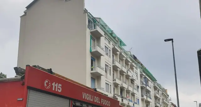 Giù da casa in fiamme