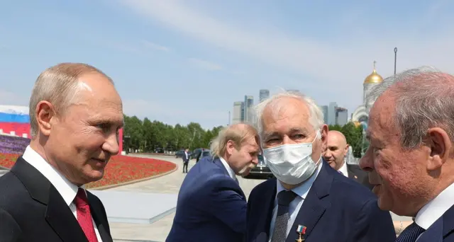 Putin riappare per Giorno della Russia