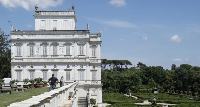 Conte, sbloccare cantieri già in estate