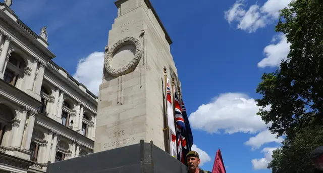 Londra,scontri polizia-estremisti destra