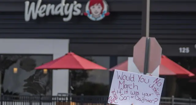 Atlanta: fiamme dentro Wendy's