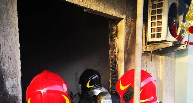 Casa a fuoco:muore donna,grave la figlia