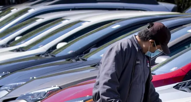Il Covid dimezza le vendite di auto, a maggio -56,8% in Europa