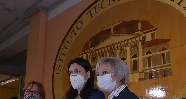 Azzolina, 1/9 scuole aperte per recuperi