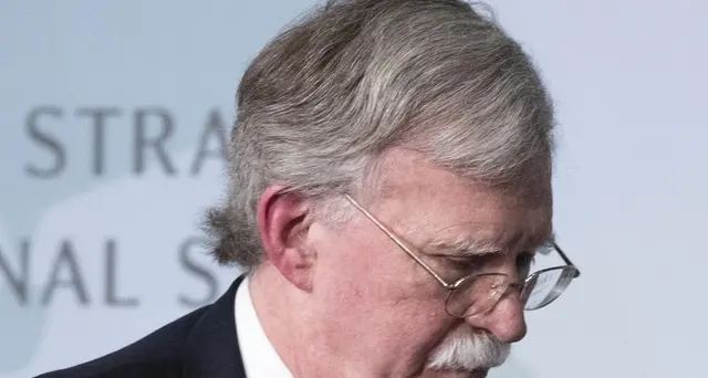 Trump prova a bloccare libro di Bolton