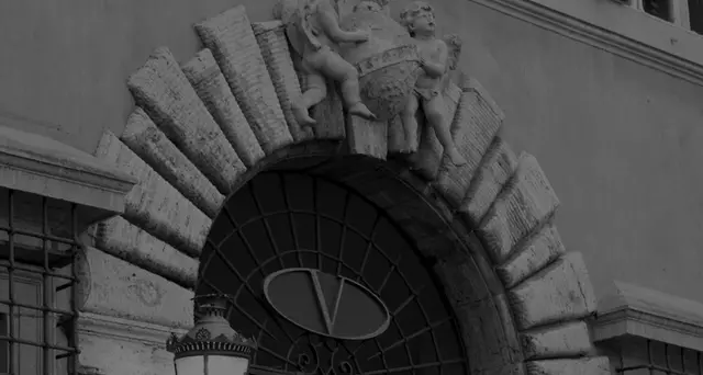 Amazon e la maison Valentino, causa congiunta contro i falsi