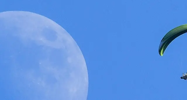 Precipita con il parapendio, morto
