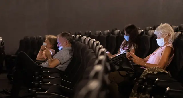 Riaprono cinema, 17mila spettatori e 100mila euro di incassi