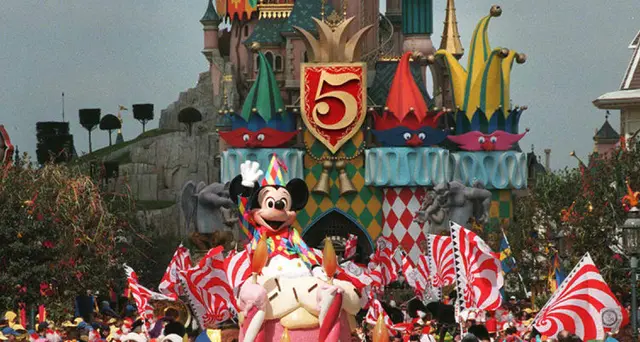 Disneyland Parigi riapre 15 luglio, mascherina obbligatoria